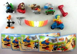 LOONEY TUNES ACTIVE COMPLETE SET WITH ALL PAPERS KINDER SURPRISE EGG TOYS 2010 - Picture 1 of 1