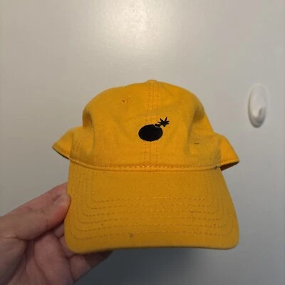 Sombrero con logotipo de bomba amarilla de los cien  Foto 1 de 4