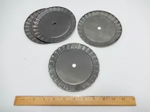 Neue Bobeche aus gepresstem Stahl mit Plissee & gefalteten Kanten. 5 3/4" - Bild 1 von 7