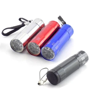 1X Mini LED Taschenlampe Tragbare Taschenlampe Blitz Lampen Licht Schlüsselanhänger Stift - Bild 1 von 12