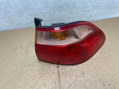 Luz trasera derecha derecha Honda Accord 1998 a 2000 sedán 4 puertas V1138 DW Foto 1 de 4