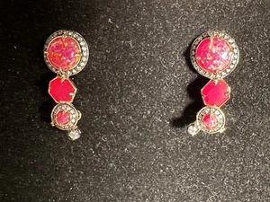 Kendra Scott Caralyn Ear Cuff Climbers Hot Pink Opal Yellow Gold Tone - Picture 1 of 6