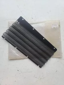 Nuevo panel de parrilla John Deere OEM L77110 -6110, 6210, 6310, 6410, 6200, 6300 y más - Imagen 1 de 2