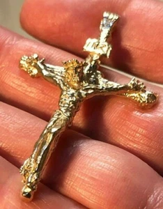 Crucifix 18k gold solid 2 1/4 inch by 1 3/8 inch 18 to 20 grams realistic - Picture 1 of 11