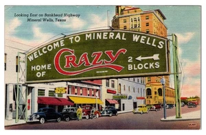 WILLKOMMEN IN MINERAL WELLS TEXAS - HOME OF CRAZY - BUST STREET - LEINENPOSTKARTE - Bild 1 von 2