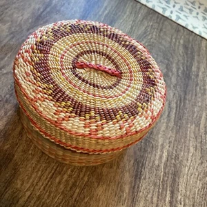 Vintage Hand Woven Sweet Grass Round Basket W/ Lid 5”W 3”H STUNNING - Picture 1 of 4