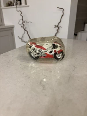 Maisto Escala 1:18 Nueva Yamaha YZF-R1 Delta Caja Diecast Moto Modelo Blanco y Rojo Foto 1 de 4