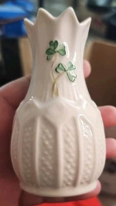 Vtg Belleek Cashel Mini Vase Shamrock Porcelain Ireland - Picture 1 of 6