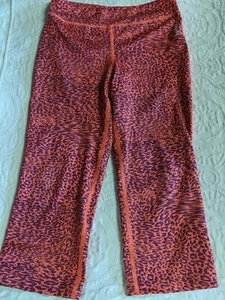 Reebok girls sz. 10/12 pink design athletic crop pants. Cute, comfortable - Picture 1 of 10