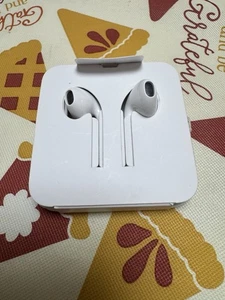 Original Apple EarPods MWTY3AM/A Lightning Wired Earphones In-Ear Earbuds A1748 - Photo 1 sur 3