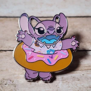 Disney Stitch Attacks Snacks Mystery Pin 2025 - Engel mit Donut - Bild 1 von 2