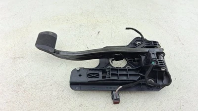 2017 - 2025 CHRYSLER PACIFICA BRAKE FOOT STOP PEDAL W/ MOUNT BRACKET OEM - Image 1 of 4