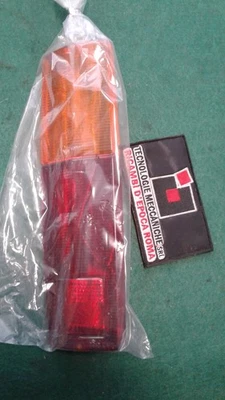 FIAT 124 SPORT SPIDER 1400 1° serie - PLASTICA FANALE POST - Immagine 1 di 3