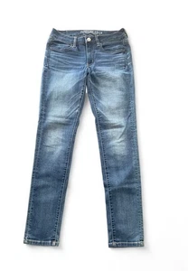 Pantalones de mezclilla ajustados American Eagle súper elásticos para mujer 6 regular lavado medio - Imagen 1 de 7