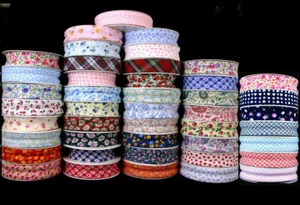 25MM PATTERNED/FLORAL BIAS BINDING-QUILTING-EDGING-BUNTING-LOTS OF DESIGNS - Picture 1 of 32