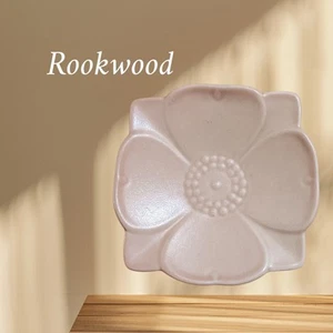 Bandeja de prendedores Rookwood Art Pottery Dogwood flor rosa años 50 No. 6853 - Imagen 1 de 12
