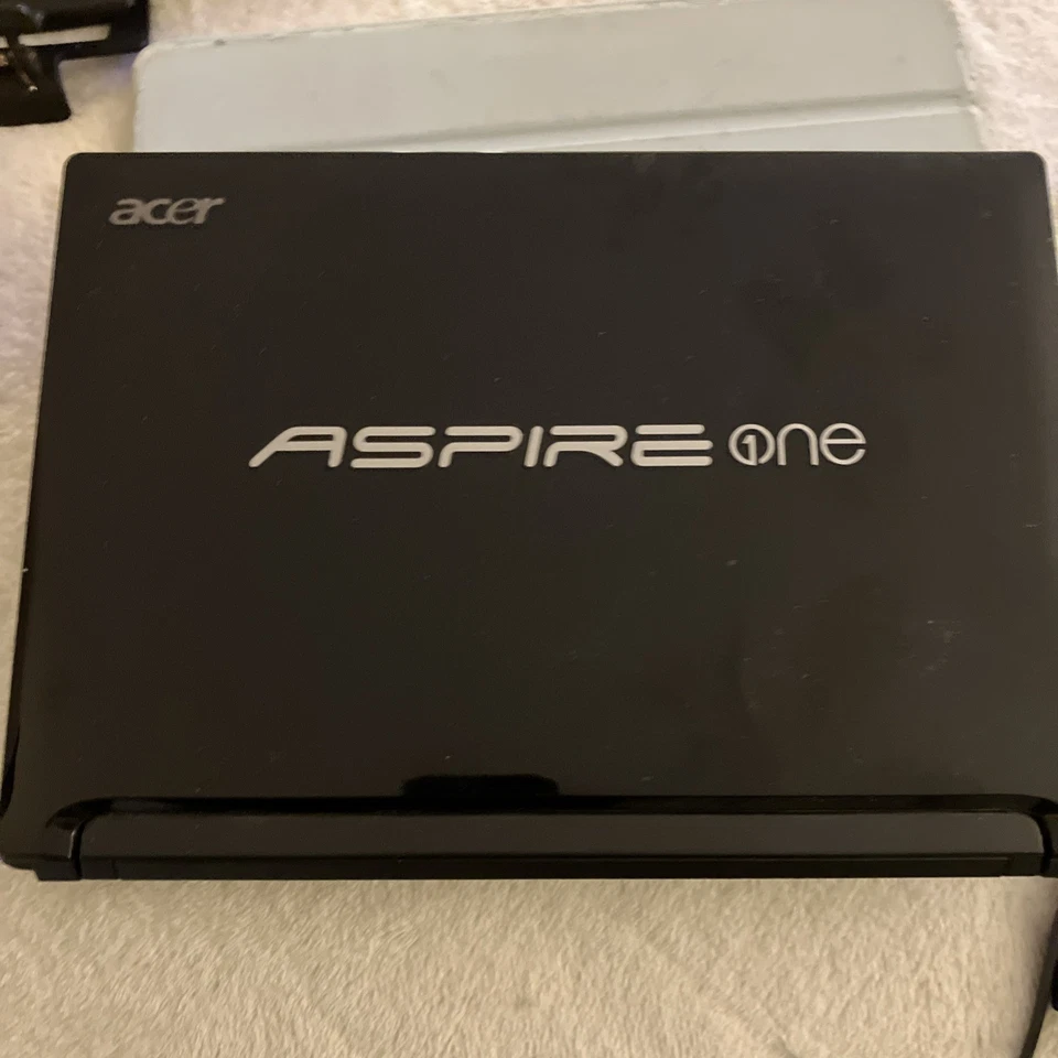 Acer Aspire One D255 – 10.1” Netbook – Intel Atom – 1GB RAM 160GB HDD Windows 7 - Image 1 of 4