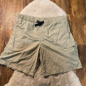Columbia Omni-Shade 9" Shorts Mens Size XL Khaki Mesh Lined Lightweight Outdoor - Picture 1 of 6