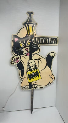 Placa de jardim vintage anos 90 Halloween gato preto caminho bruxa decoração poste de abajur *PRECISA DE LUZ - Imagem 1 de 4