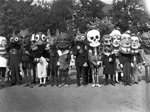 1941 Halloween Children dressed with paper mache head masks  8 x 10 Photograph - Picture 1 of 1