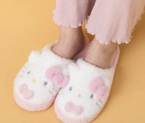 Japan Sanrio ORIGINAL Winter Fluffy Slipper -Hello Kitty Face-Shaped ~25cm - Picture 1 of 5