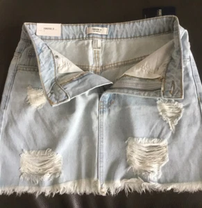 Neu mit Etikett Forever 21 Junior’s/Women’s Distressed Minirock leichte Denim Taschen Gr. 26 - Bild 1 von 9