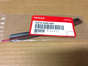 Junta de presa de aire trasera derecha Honda HR-V 2023-2024 OEM# 73215-3W0-A01 - Imagen 1 de 3