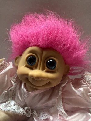 VESTIDO VINTAGE MUÑECA TROLL RUSS PELUCHE CUERPO SUAVE 12" PELO ROSA INTENSO OJOS AZULES Foto 1 de 4