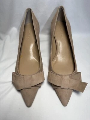 Новый Ann Taylor Reese миндаля замши бант насос размер 5,5 - Изображение 1 из 4