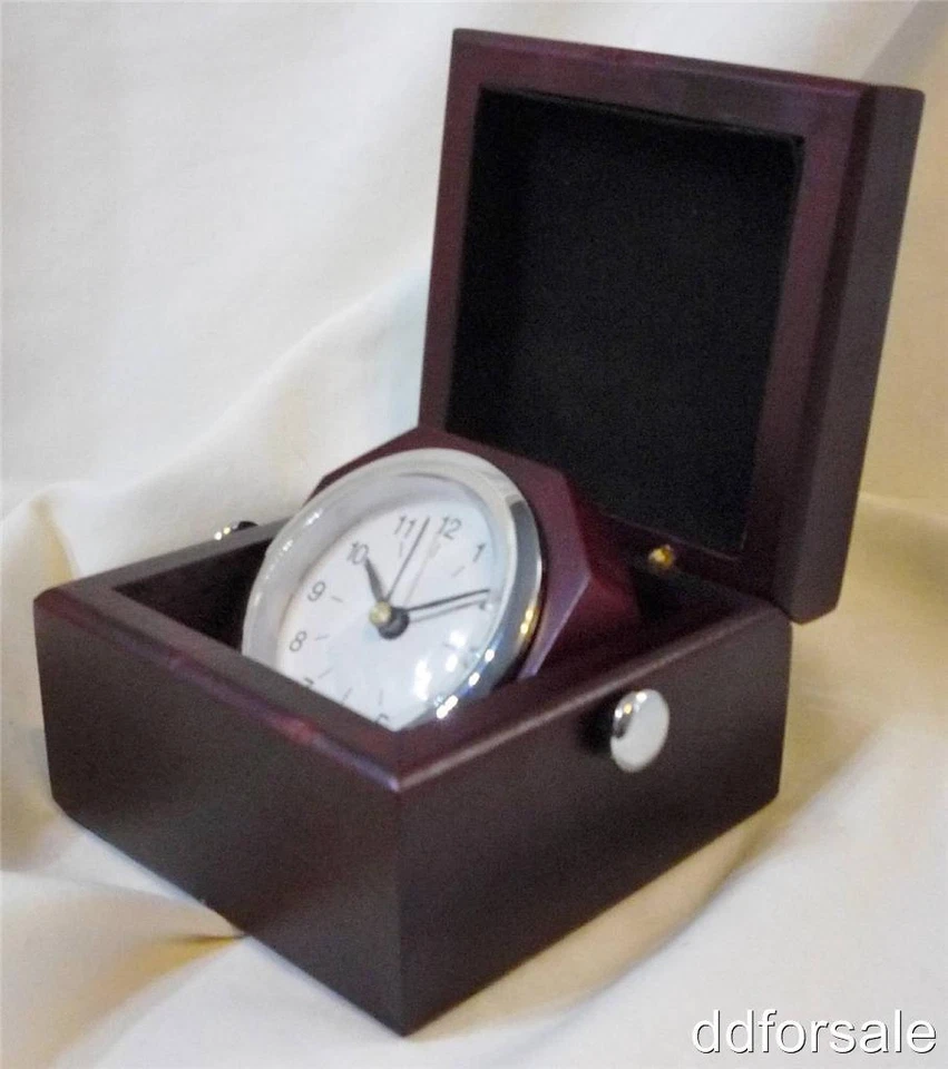Reloj de escritorio con caja de madera ideal para oficina, escritorio, estudio, etc. Batería incluida! Foto 1 de 1