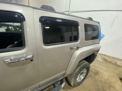 Used Rear Left Door Assembly Rear Side fits: 2009 Hummer H3 L. w/child safety lo - Изображение 1 из 4