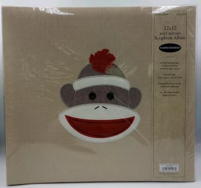 Álbum de fotos álbum de recortes de estudio de papel Sock Monkey 12 x 12 encuadernado con postes bordados  Foto 1 de 4