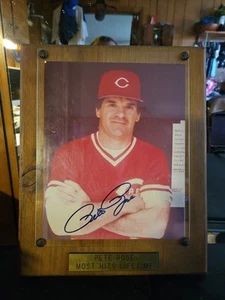 PETE ROSE Autograph MOST HITS LIFETIME . ON WOODEN PLAQUE BATTING ORDER IN BACK - Picture 1 of 6