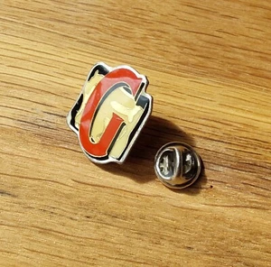 Pin's Badge Gin Gordon's Plate Colour - Picture 1 of 5