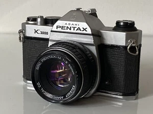 Pentax K1000 Spiegelreflexkamera 35 mm mit 50 mm Objektiv-Kit - Bild 1 von 10