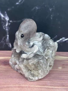 412 g natürliches Kristall Mineral Probe Fluorit handgeschnitzter Oktopus 3 Zoll hoch - Bild 1 von 8