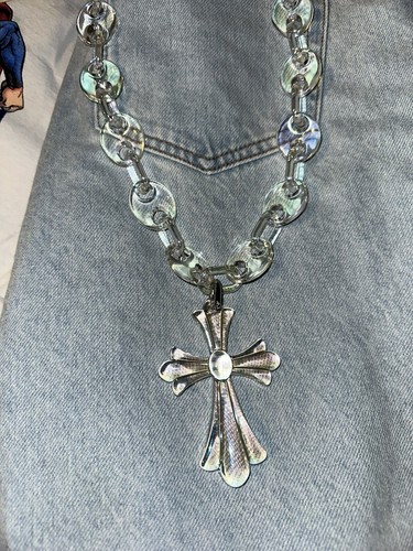 CHROME HEARTS Collana con ciondolo croce iridescente ispirata ai cuori cromati