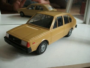 Stahlberg Finland Volvo 345 DL in Dark yellow with UDDEHOLM Sticker on the base - Imagen 1 de 4