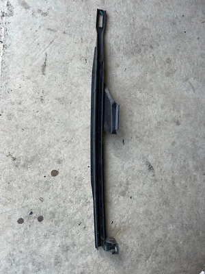 RAM PROMASTER 1500-3500 2014-2021 PUERTA DELANTERA CRISTAL CANAL INFERIOR DERECHO OEM Foto 1 de 4