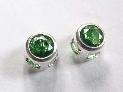 Aretes de plata de ley 925 circonita cúbica verde muy pequeños 4 mm Foto 1 de 4