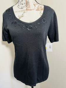 Maglia Sag Harbor Petite Medium PM nera manica corta scollo floreale nuova con etichette - Foto 1 di 6
