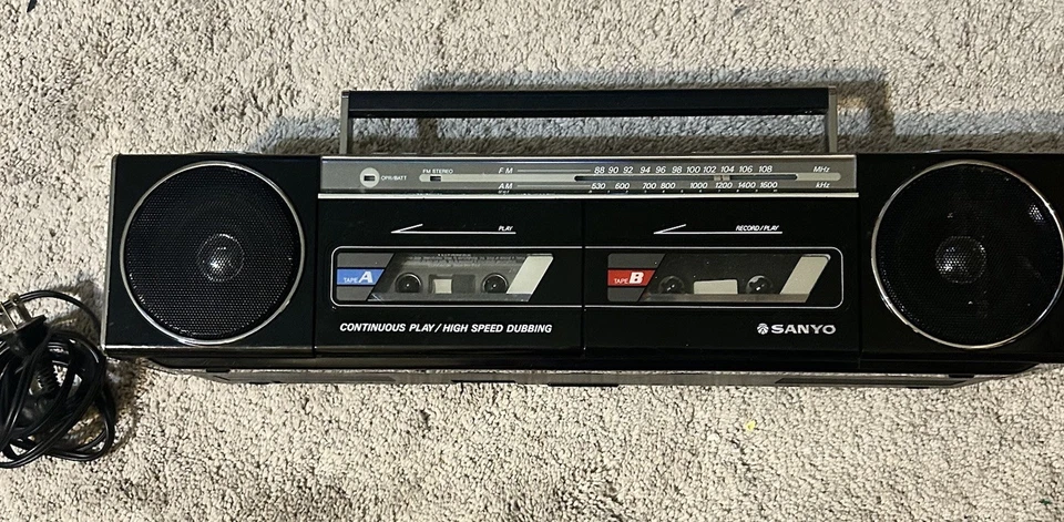 Rádio estéreo vintage SANYO M W800 BOOMBOX cassete de duelo AM/FM TESTADO - Imagem 1 de 4