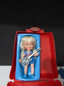 Vtg Remco HEIDI POCKETBOOK DOLL Original Case w GUITAR, Record Player, Clothes - Picture 1 of 9