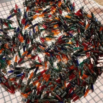 VINTAGE  CHRISTMAS TREE LIGHT BULBS FOR SETS OF 24volt  LIGHTS X 300. - Image 1 of 4