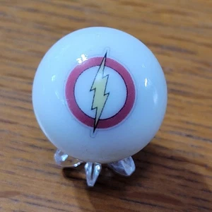 THE FLASH SUPERHERO MARBLE SAMMLERSTÜCK 1" Zoll SHOOTER Größe & Ständer - Bild 1 von 4
