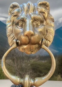 Llamador de puerta con cabeza de león de latón pesado de colección arquitectura herrajes salvamento - Imagen 1 de 7
