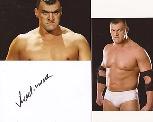 WWE WRESTLING: TARJETA BLANCA 6x4 firmada por Vladimir Kozlov + 2 fotos sin firmar + certificado de autenticidad - Imagen 1 de 1