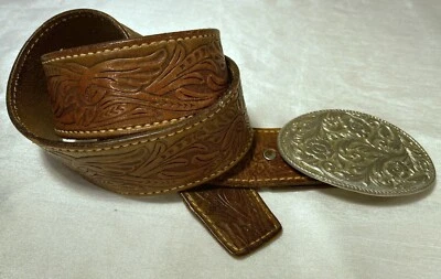 Винтажный мелко обработанный коричневый кожаный ковбойский ремень в стиле вестерн датированный 1912 годом с именем 36 - Изображение 1 из 4