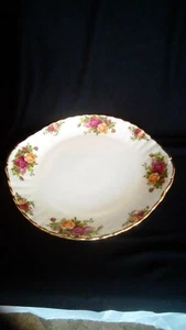Royal Albert Old Country Roses Round Serving Plate with Handles 10 1/2" - Picture 1 of 3