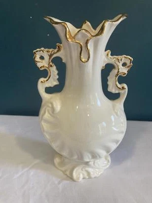 Jarrón vintage de cerámica blanco con adornos dorados - asas de desplazamiento de renacimiento rococó Foto 1 de 4